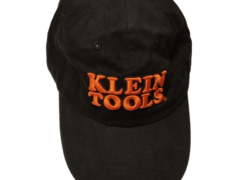 Gorra negra con logo
