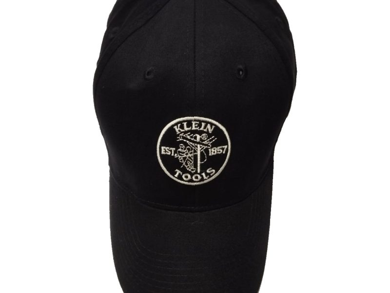 Gorra negra con logo