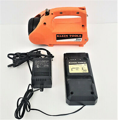 Linterna de Xenón con Baterías Recargables de NiMHt Cat. No. X44